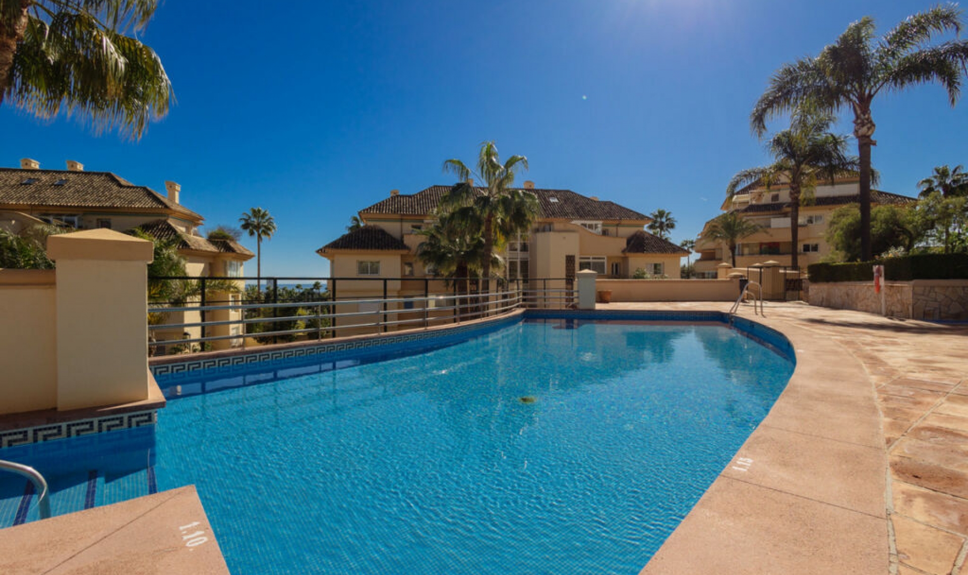 Resale - Apartment -
Elviria