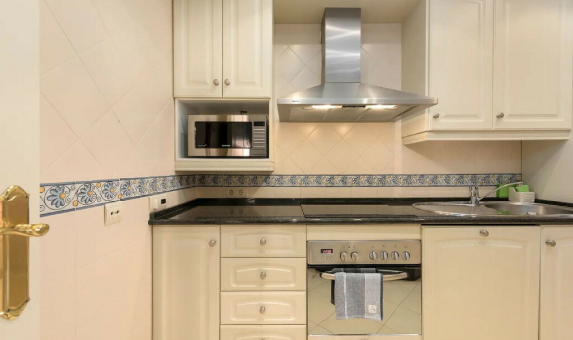 Resale - Apartment -
Elviria