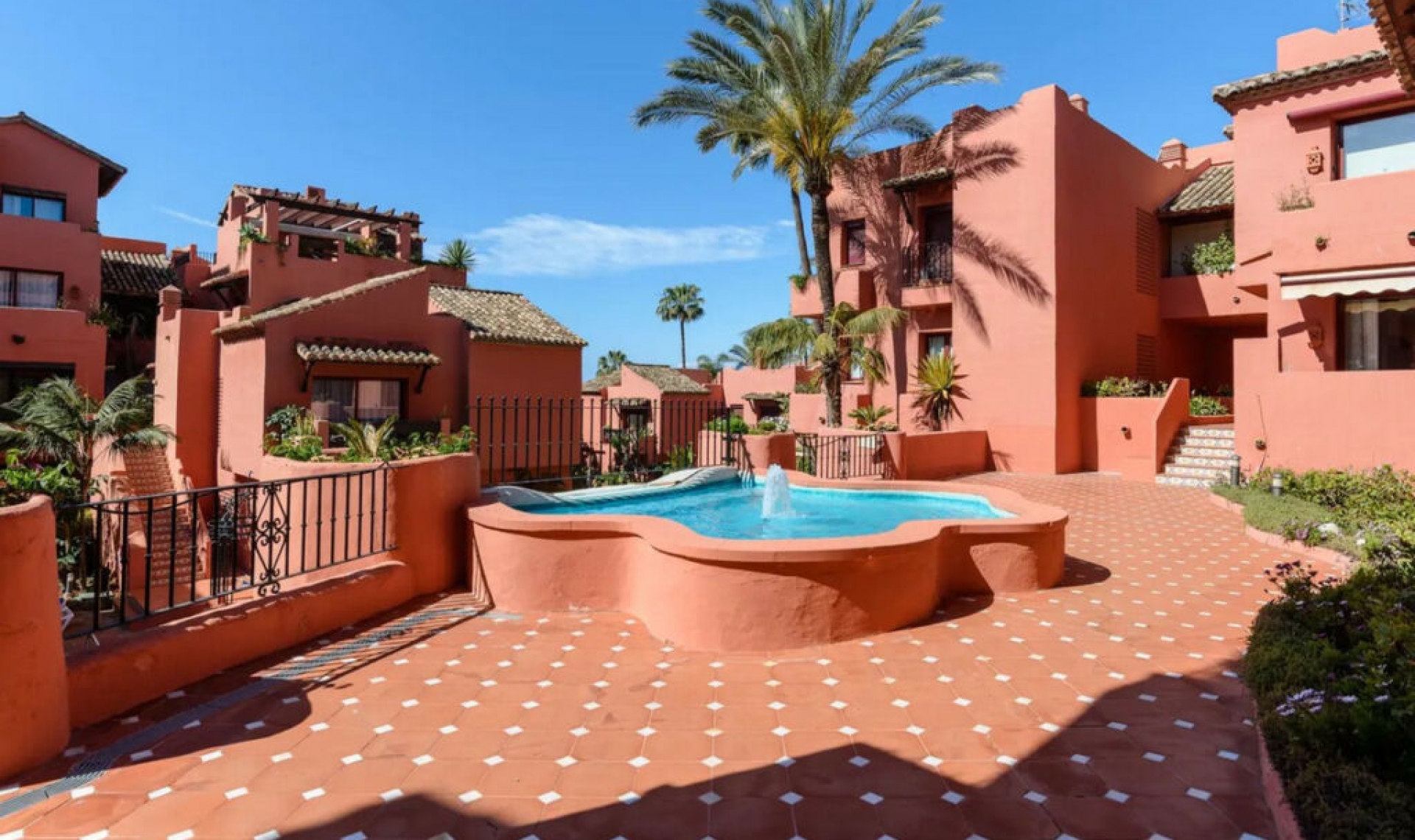 Resale - Apartment -
Elviria