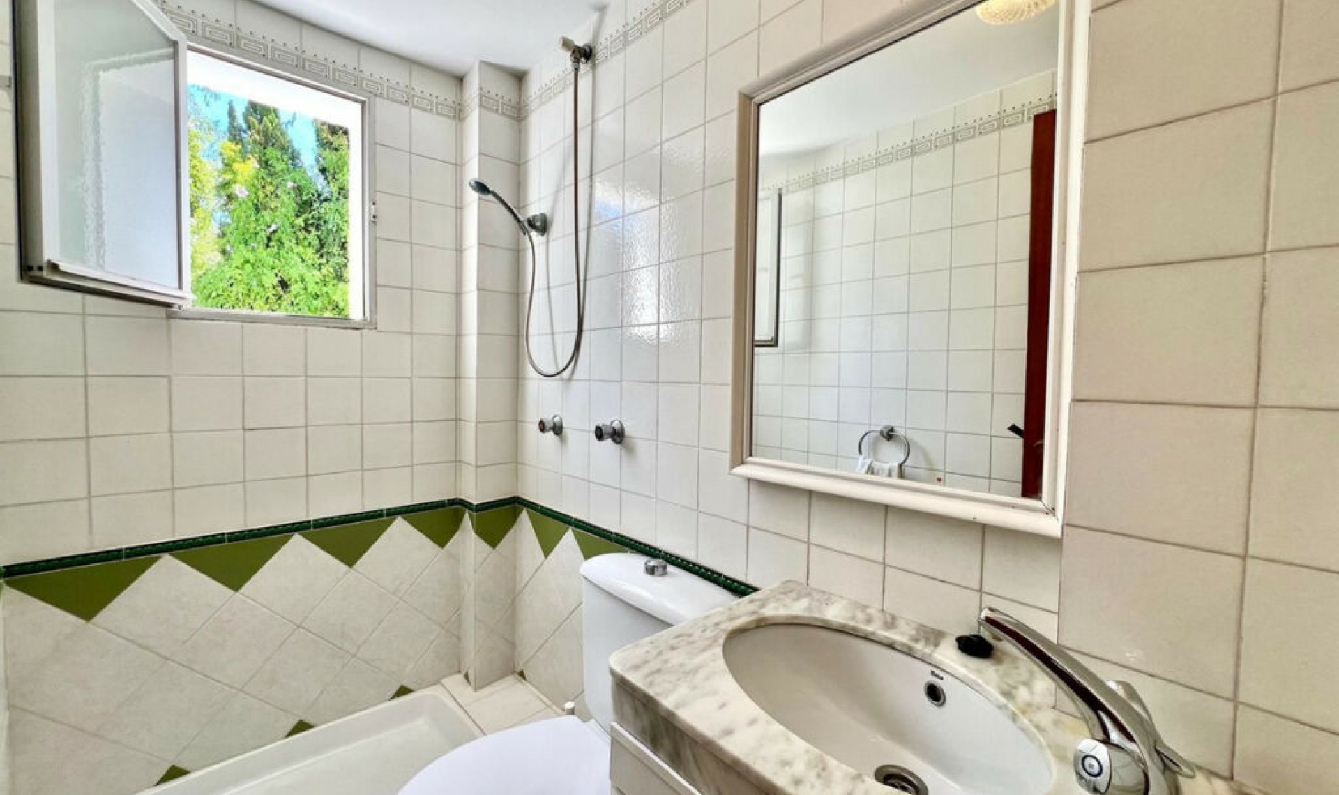 Resale - Apartment -
Elviria