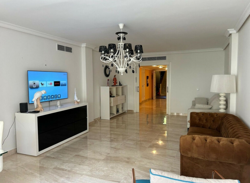 Resale - Apartment -
Elviria