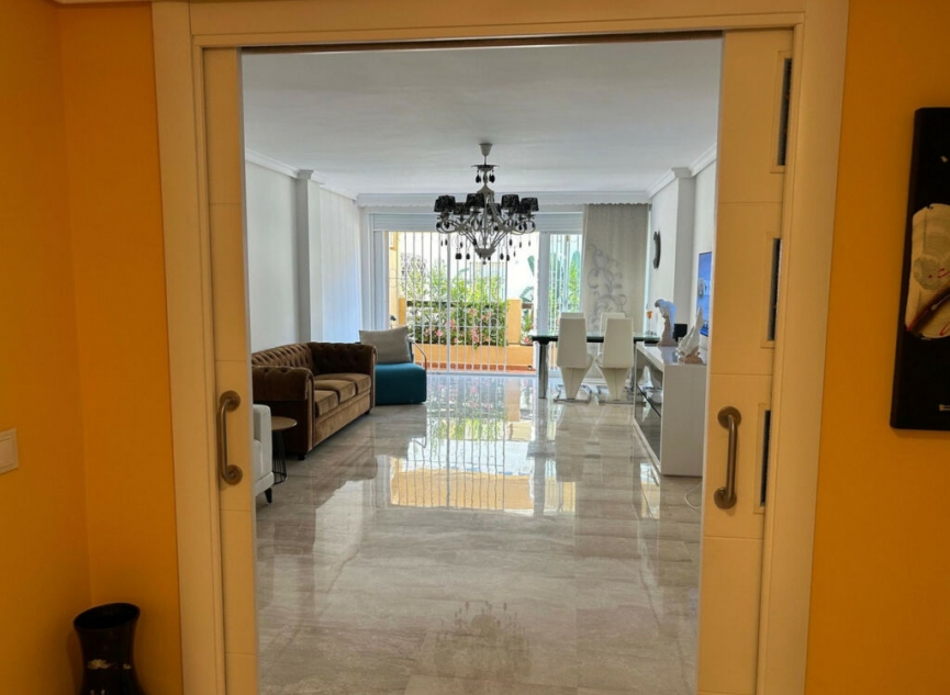 Resale - Apartment -
Elviria