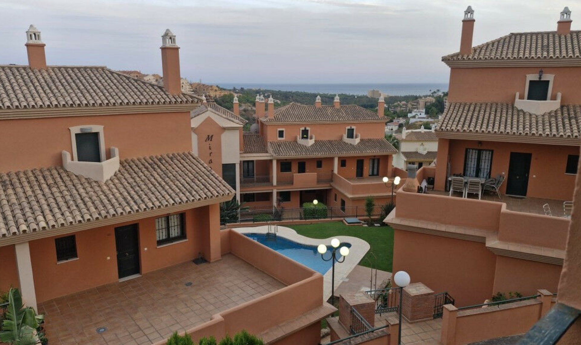 Resale - Apartment -
Elviria