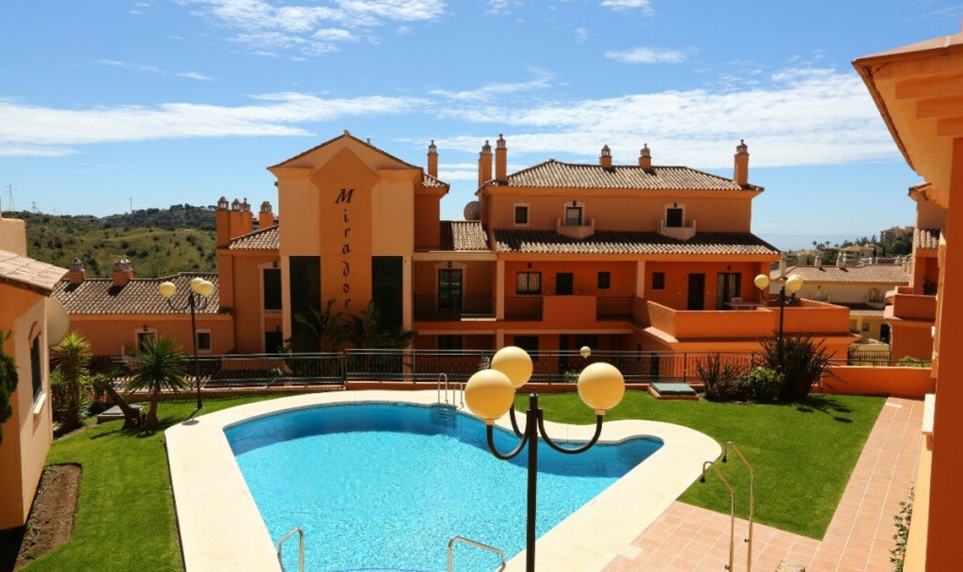 Resale - Apartment -
Elviria