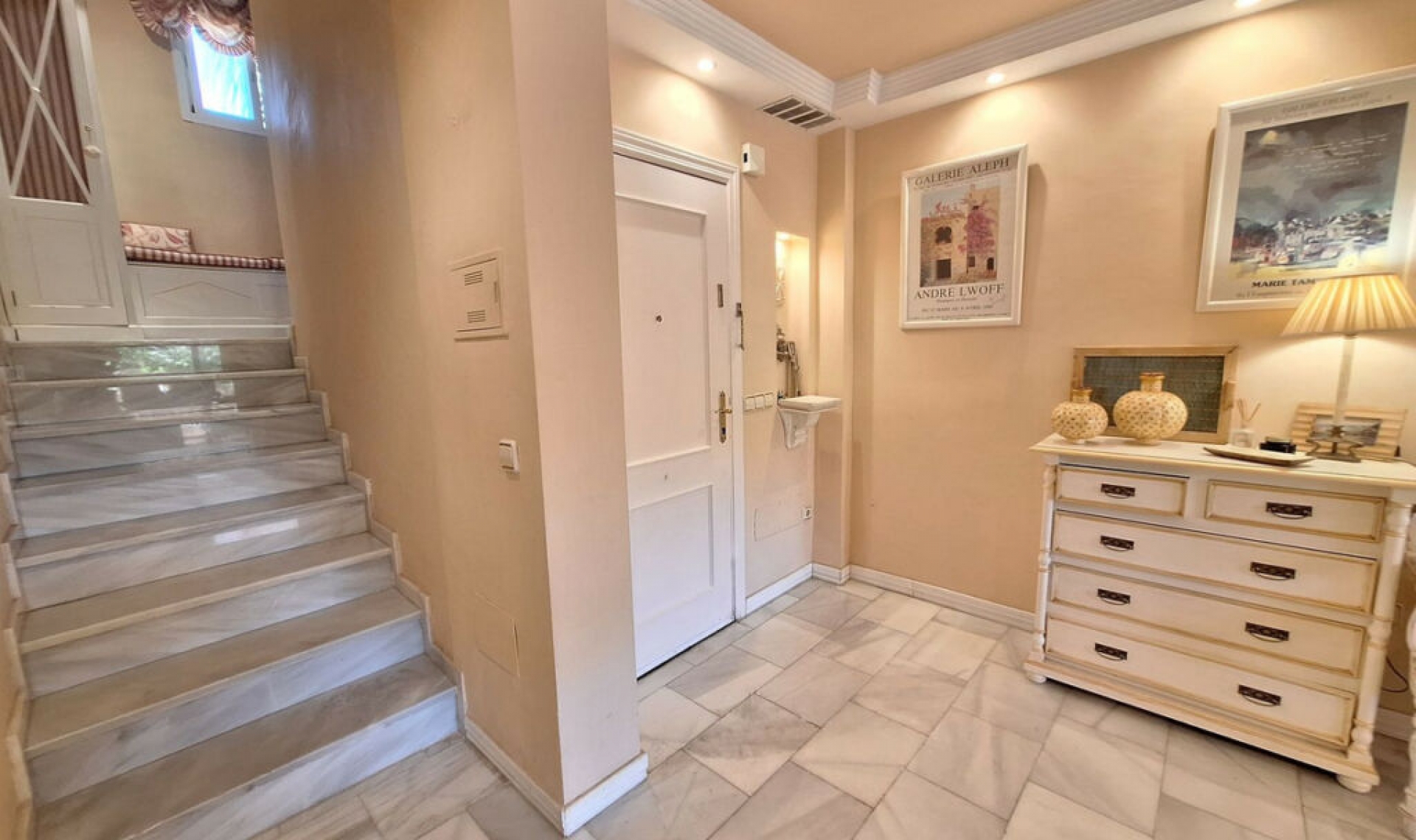 Resale - Apartment -
Elviria