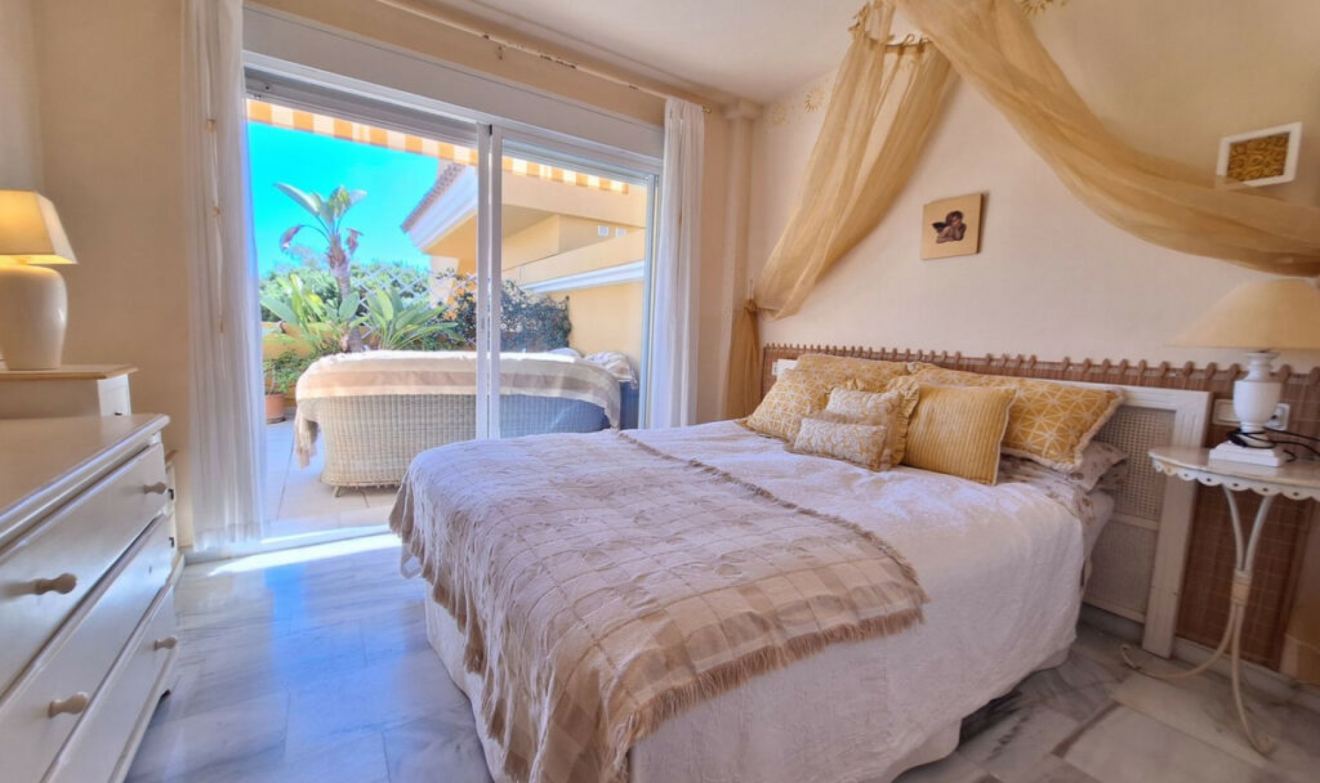 Resale - Apartment -
Elviria