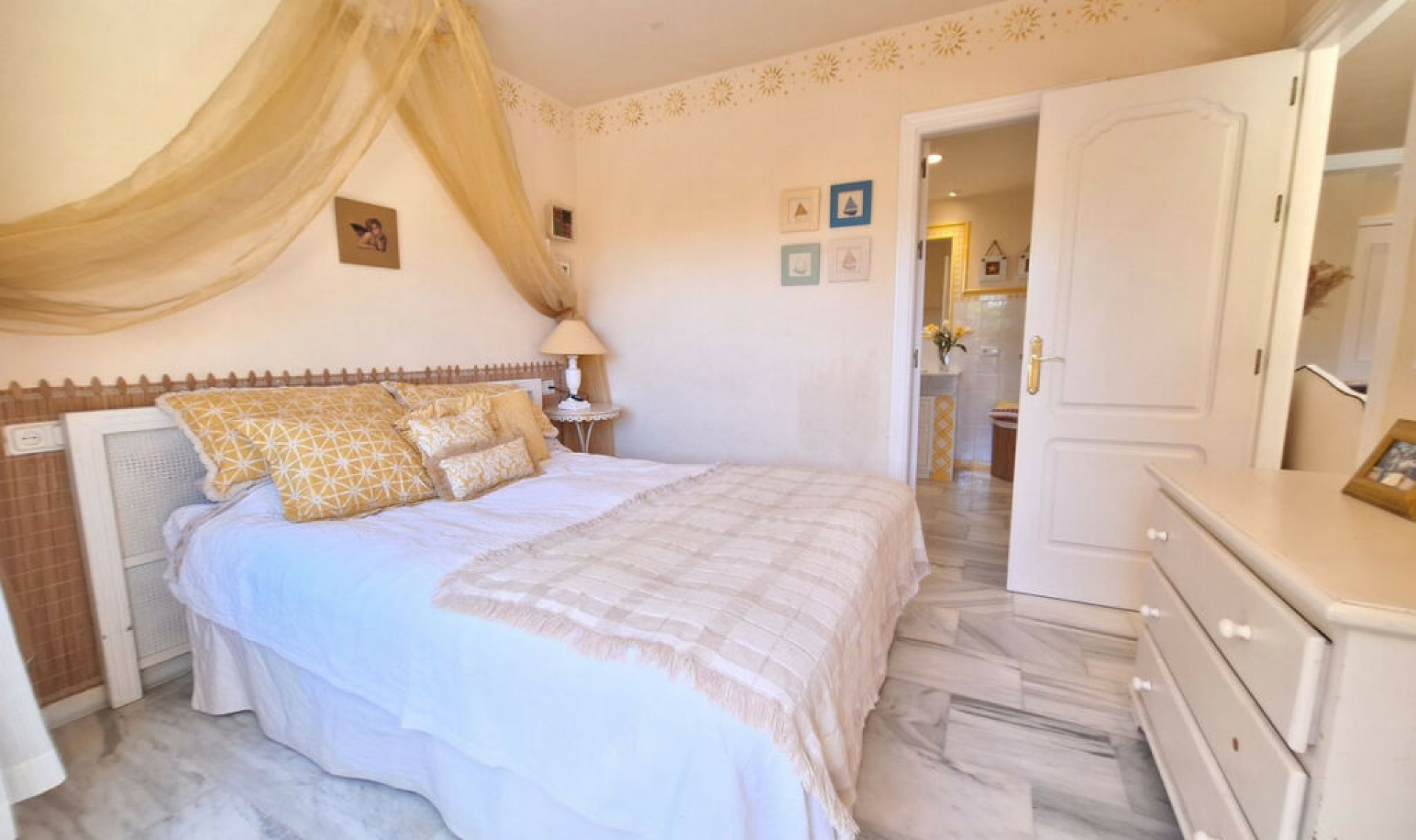 Resale - Apartment -
Elviria