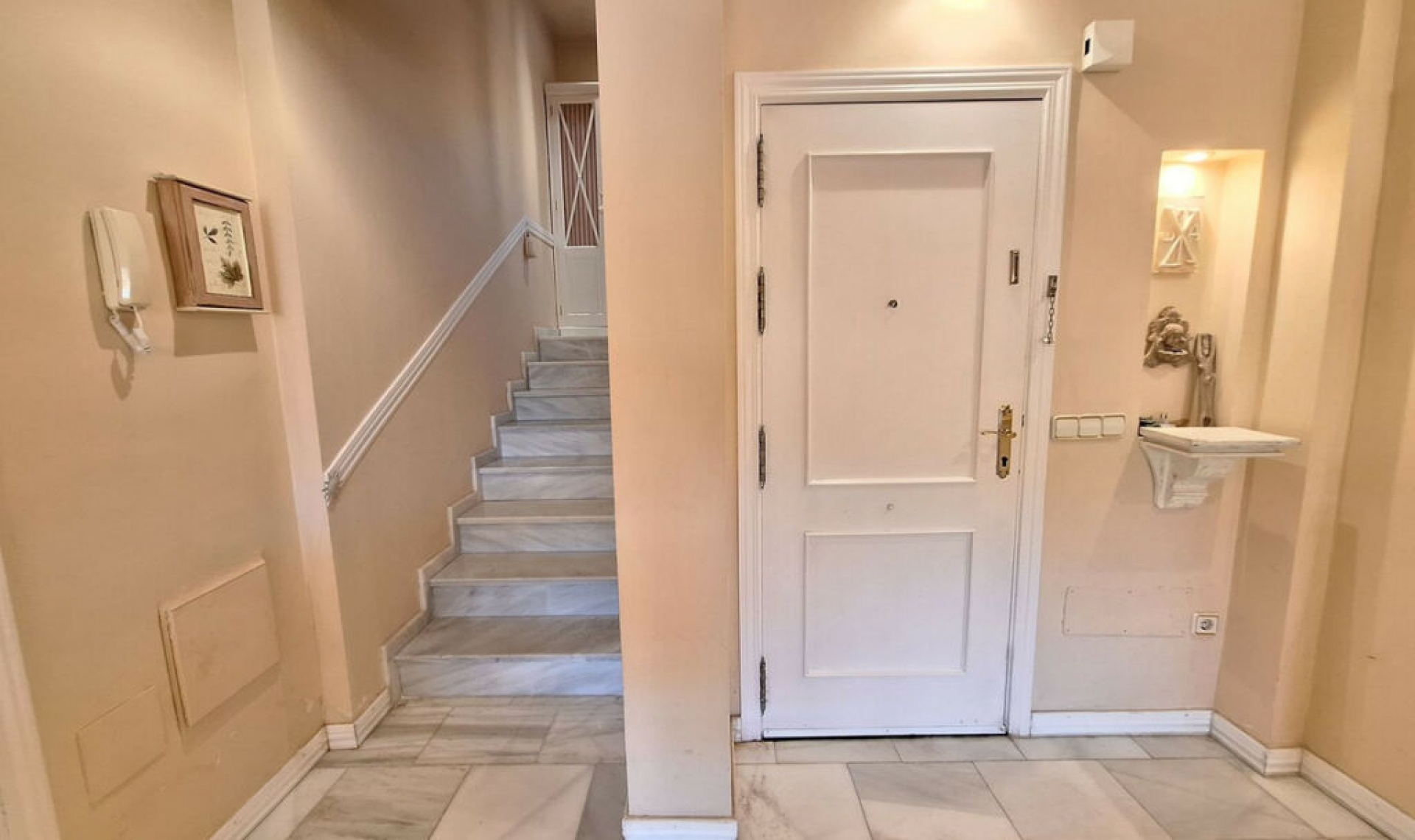 Resale - Apartment -
Elviria