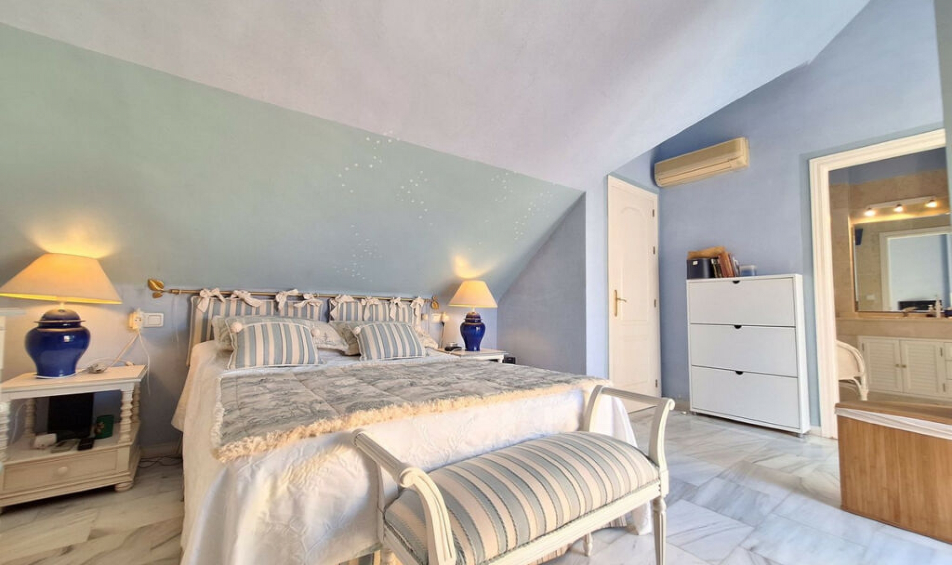 Resale - Apartment -
Elviria