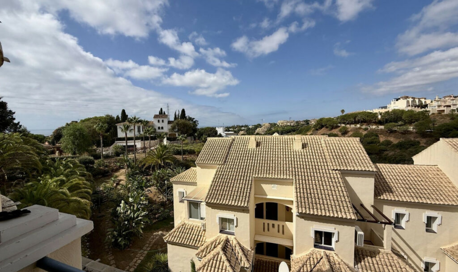 Resale - Apartment -
Elviria