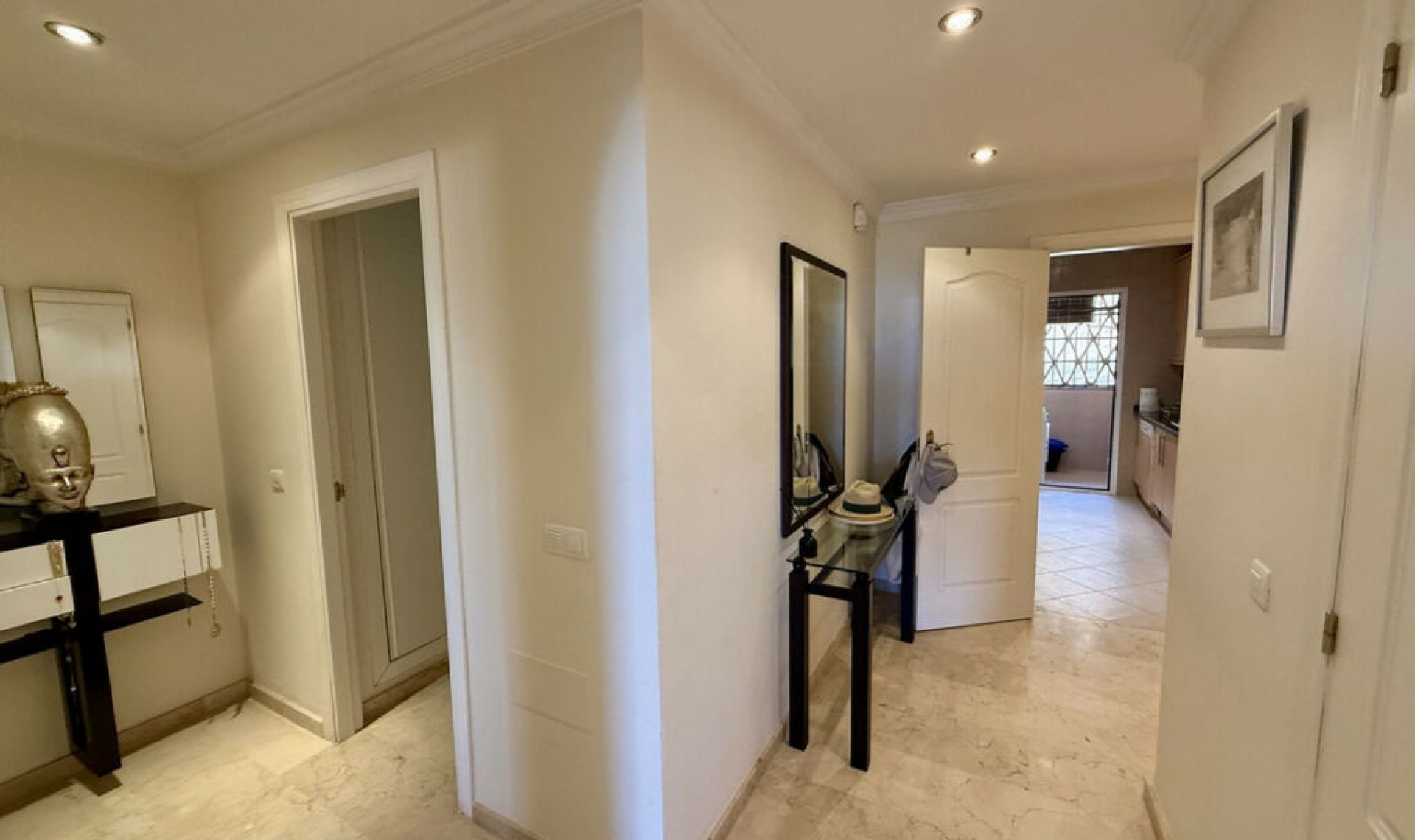 Resale - Apartment -
Elviria