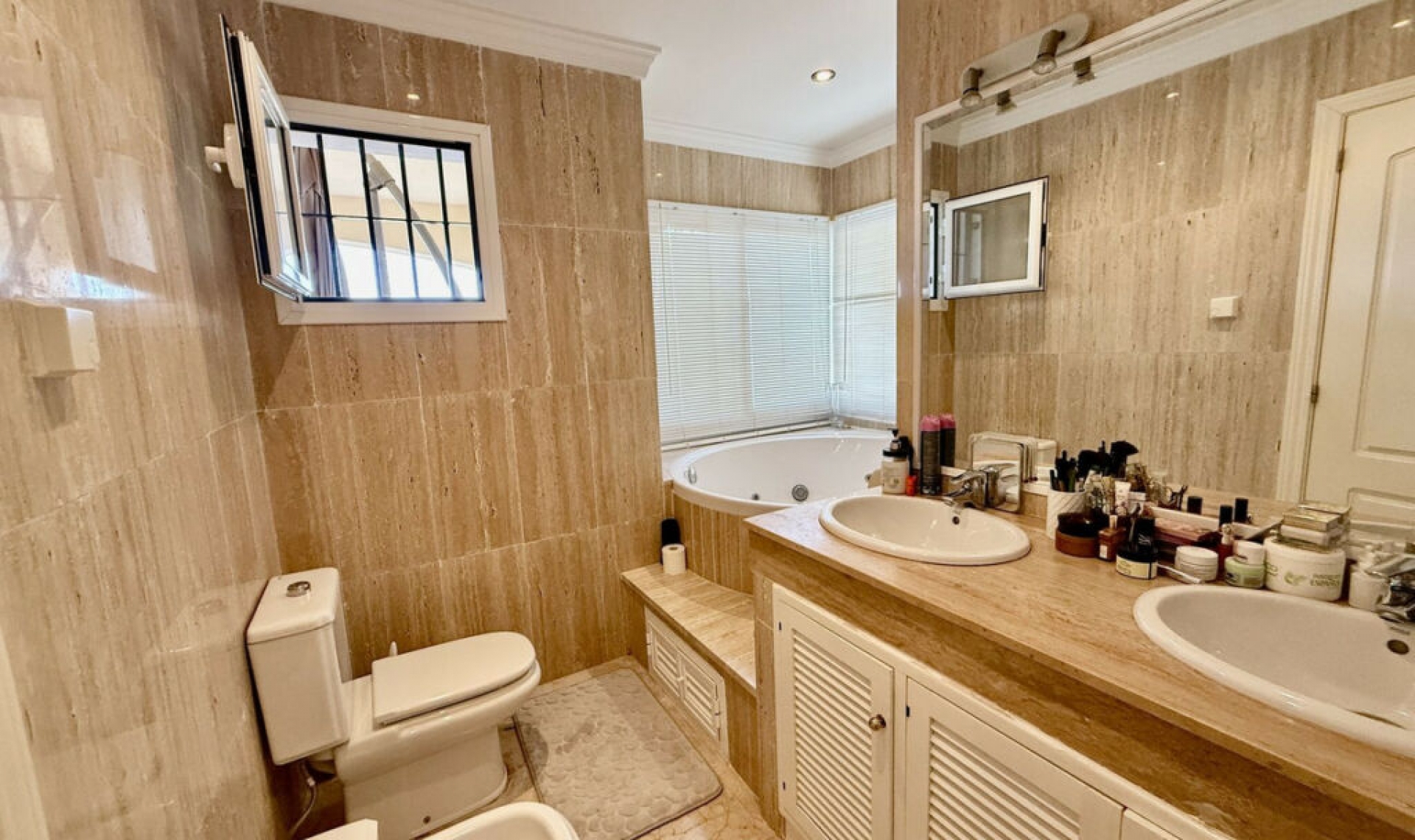 Resale - Apartment -
Elviria