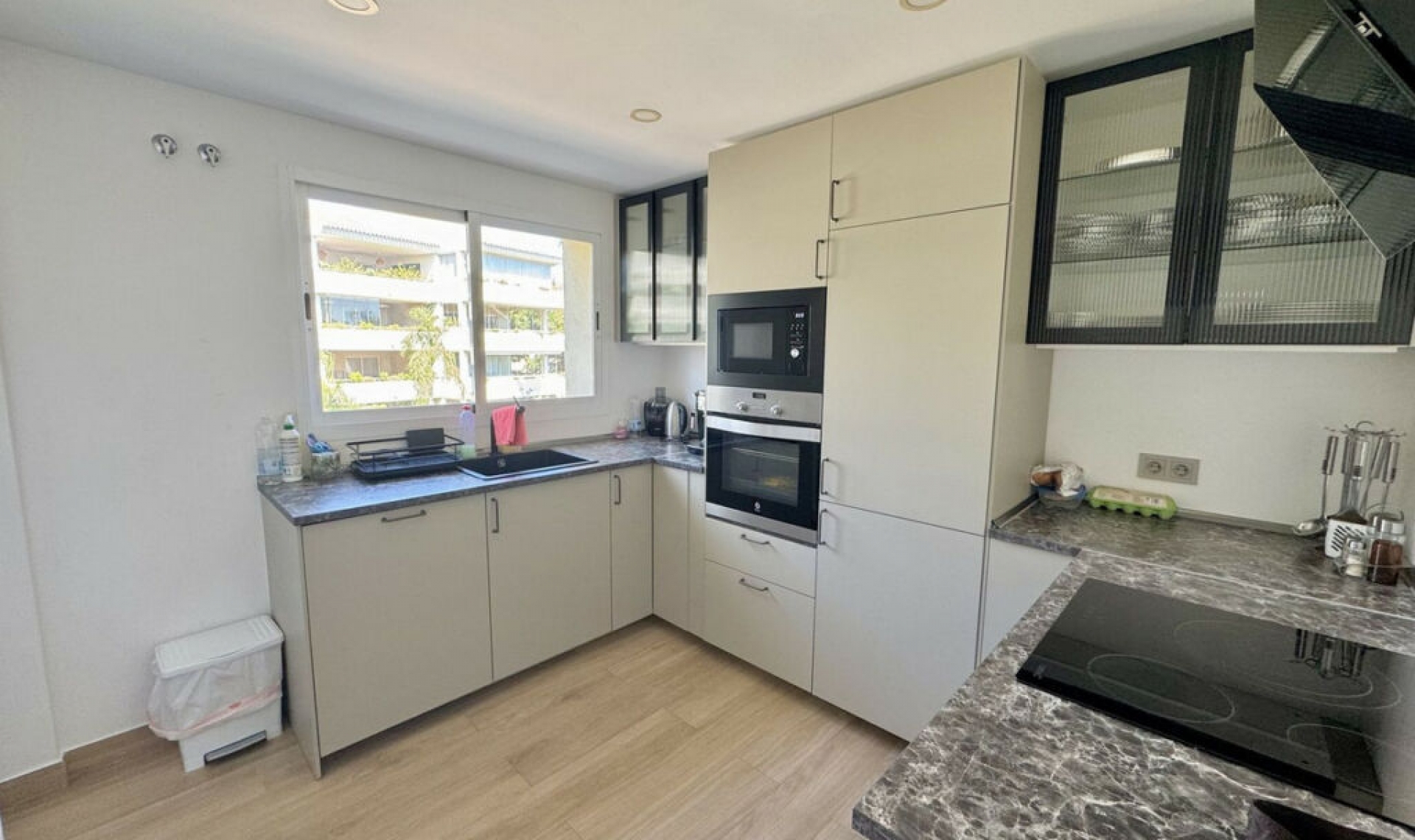 Resale - Apartment -
Elviria