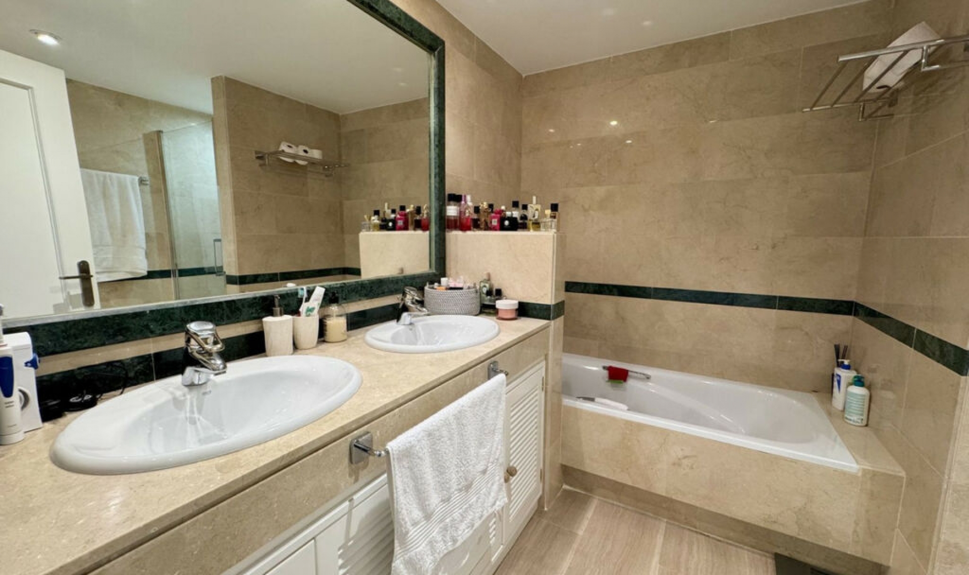 Resale - Apartment -
Elviria