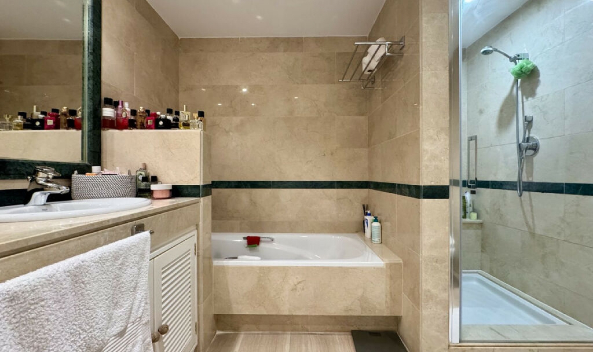 Resale - Apartment -
Elviria