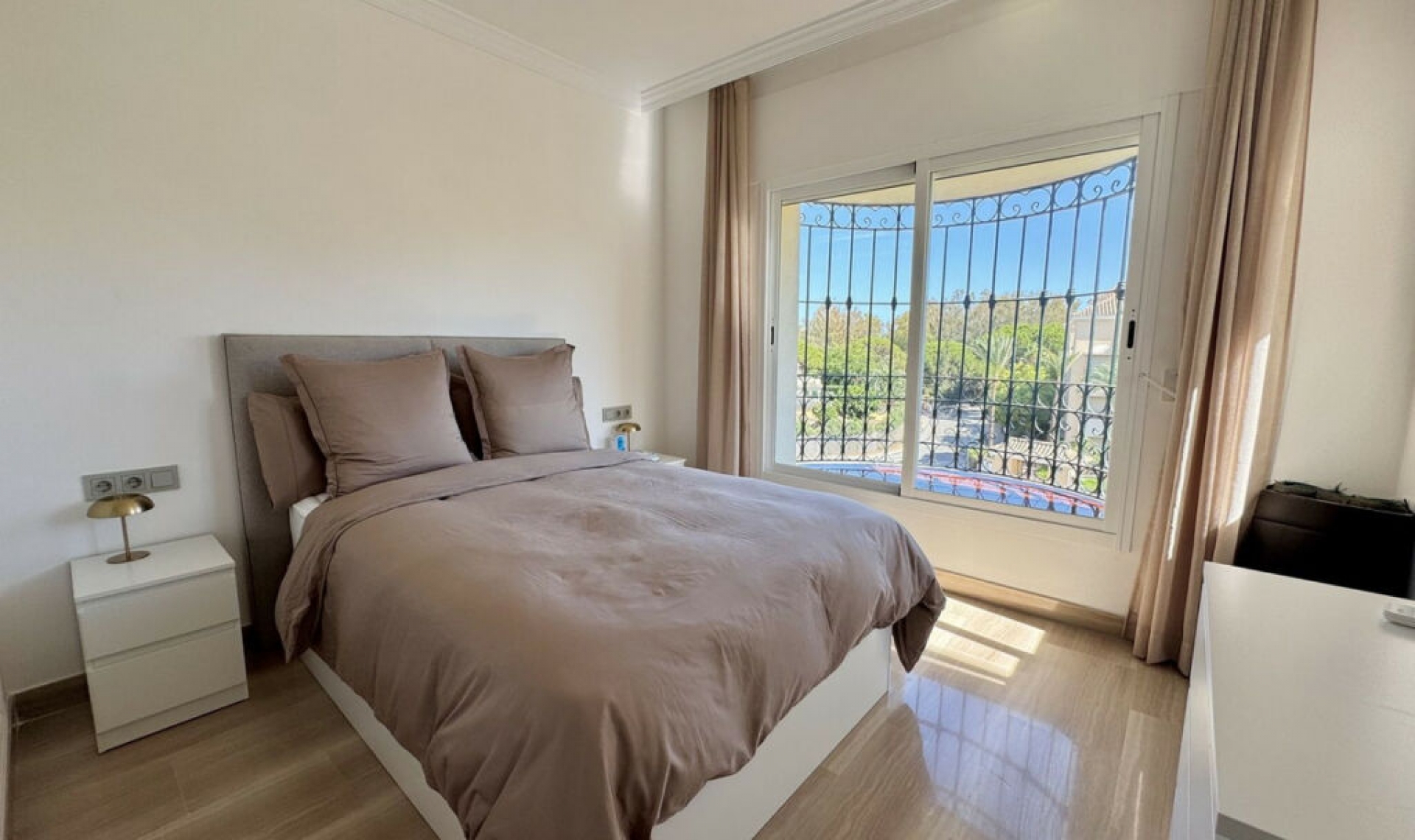 Resale - Apartment -
Elviria