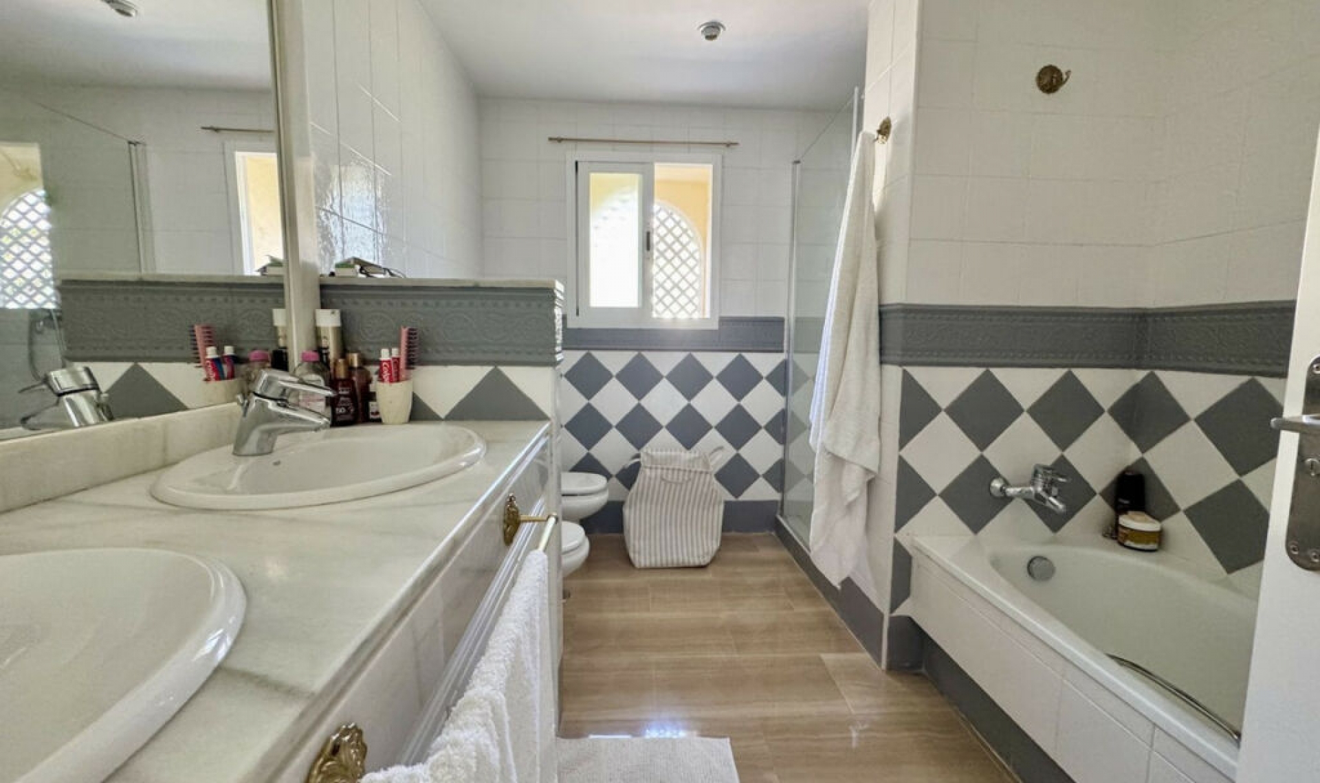 Resale - Apartment -
Elviria