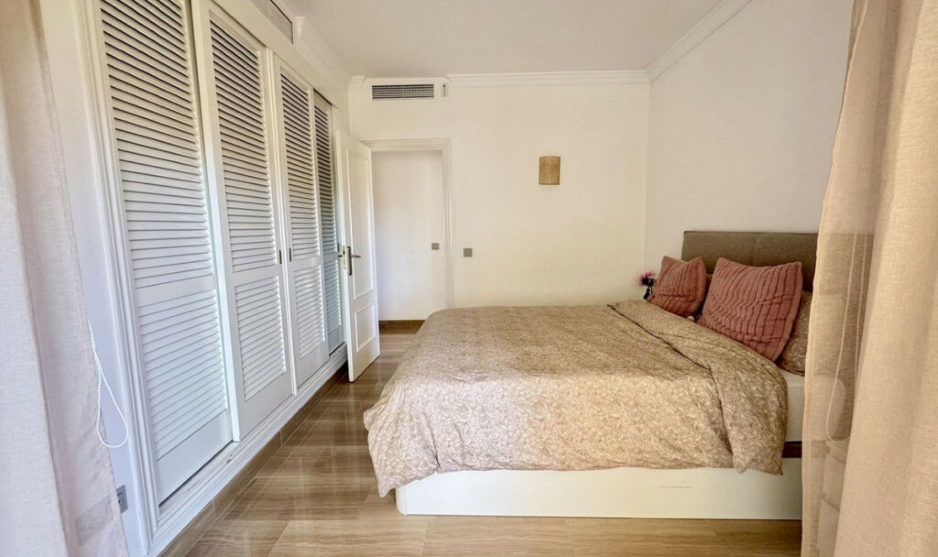 Resale - Apartment -
Elviria