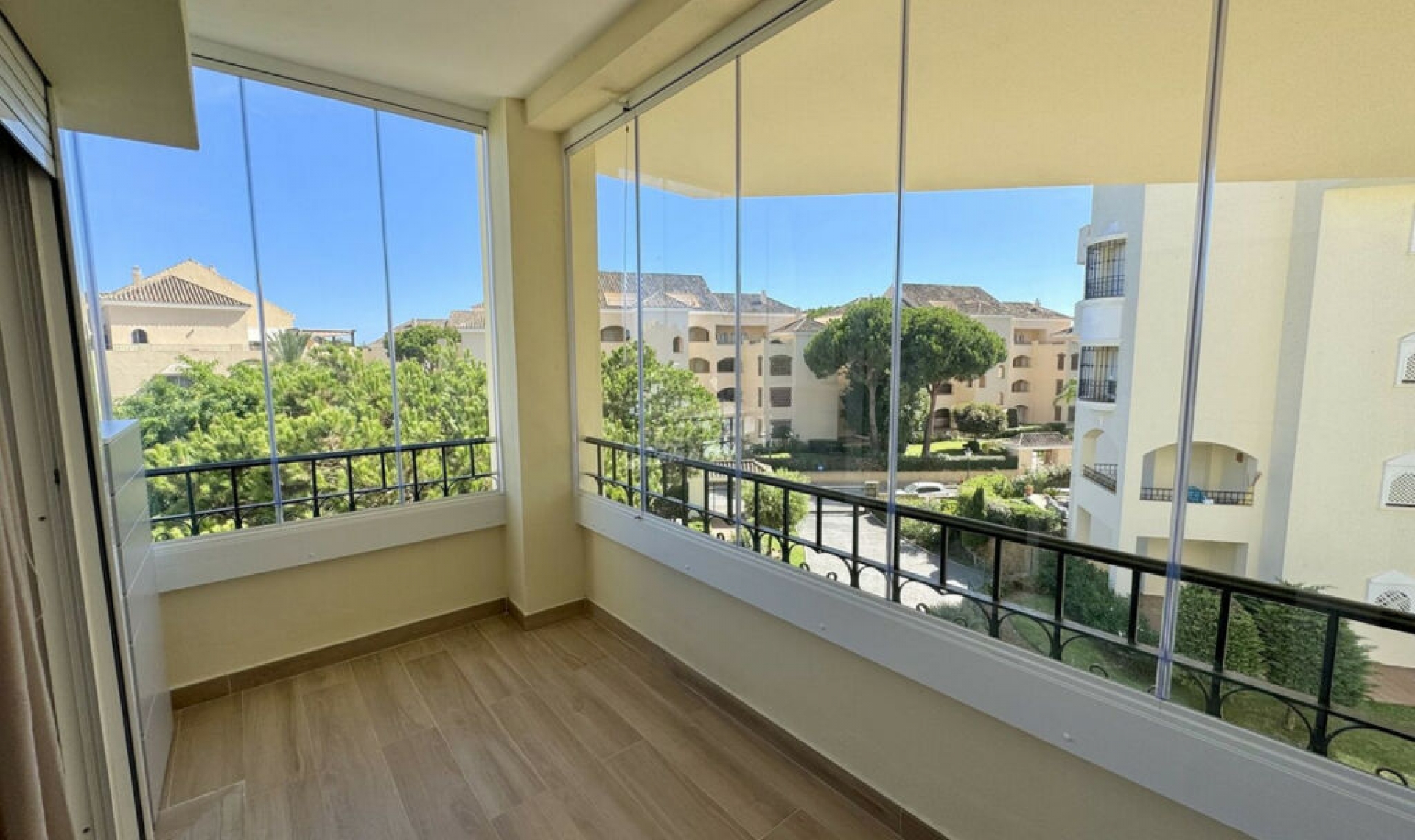 Resale - Apartment -
Elviria