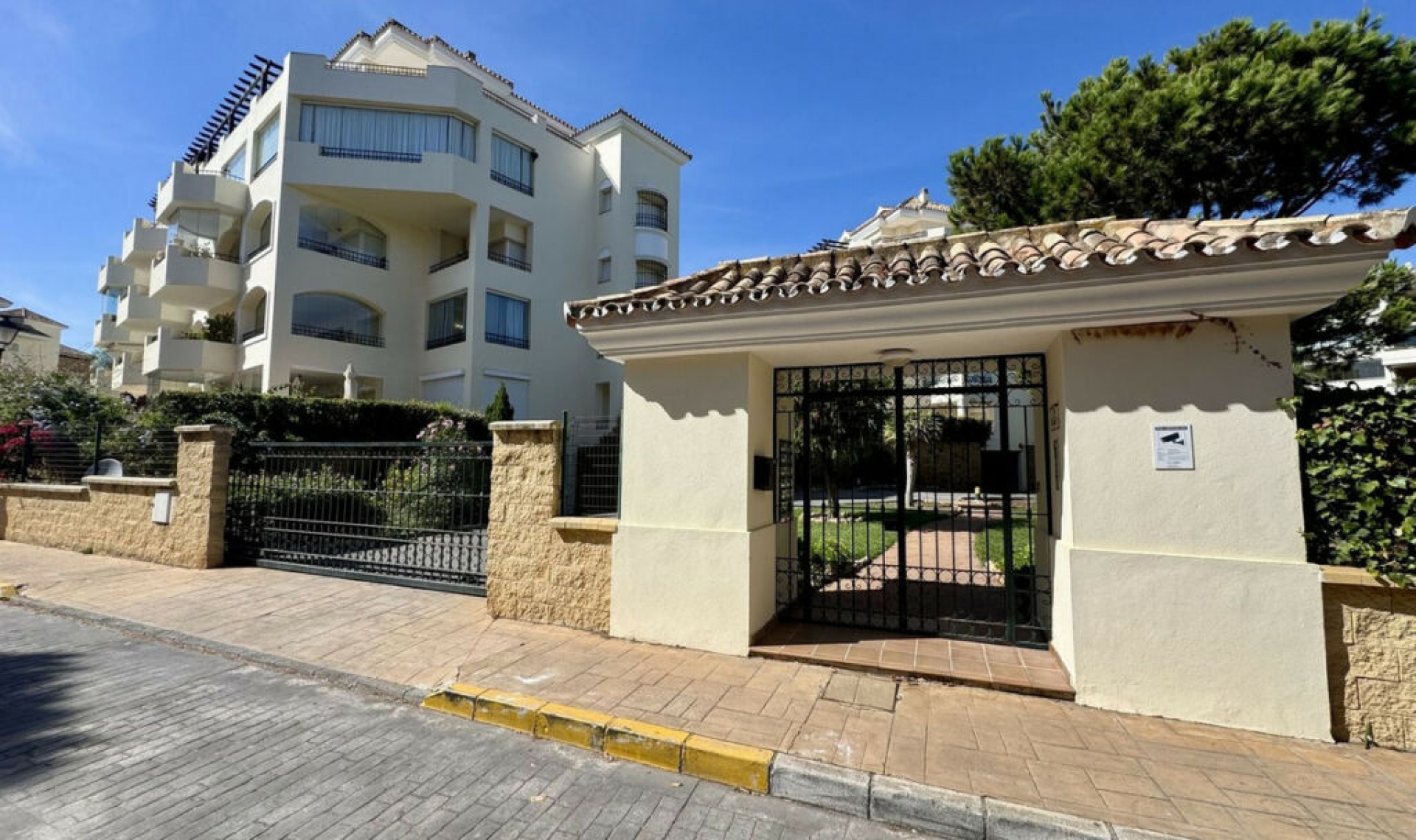 Resale - Apartment -
Elviria