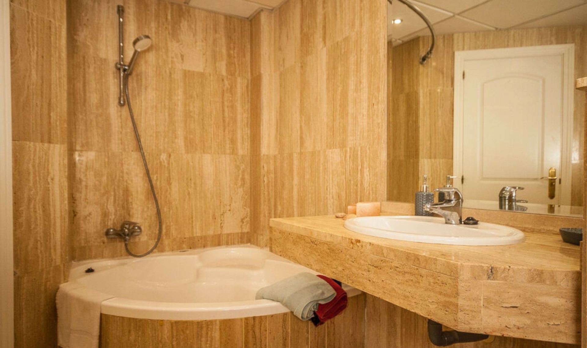 Resale - Apartment -
Elviria