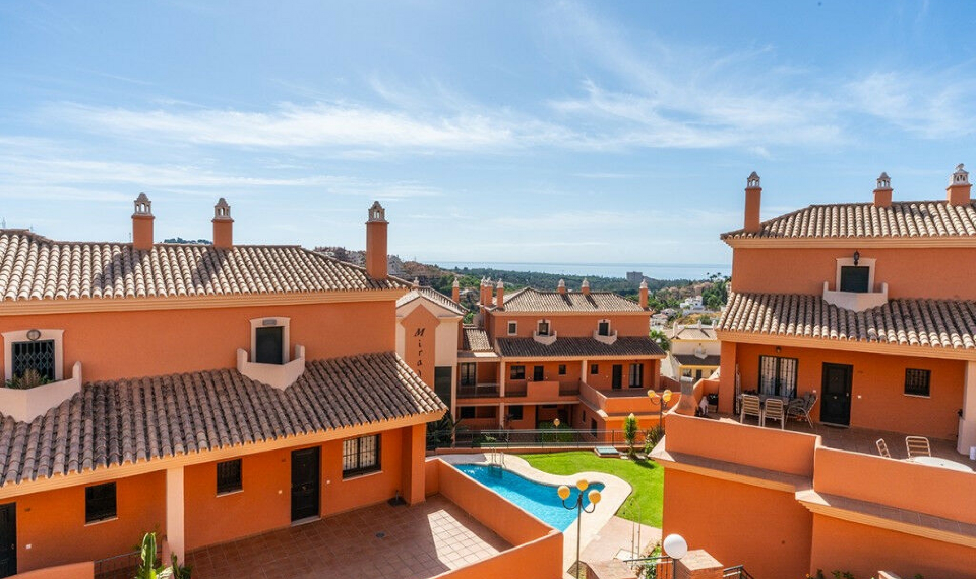 Resale - Apartment -
Elviria