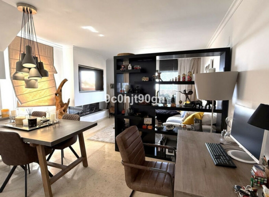 Resale - Apartment -
Elviria