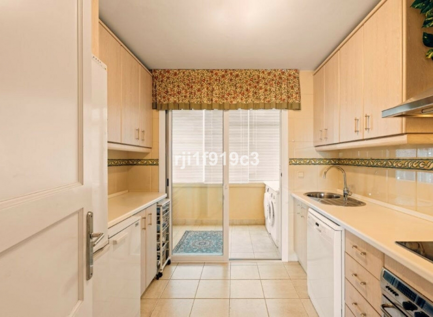 Resale - Apartment -
Elviria