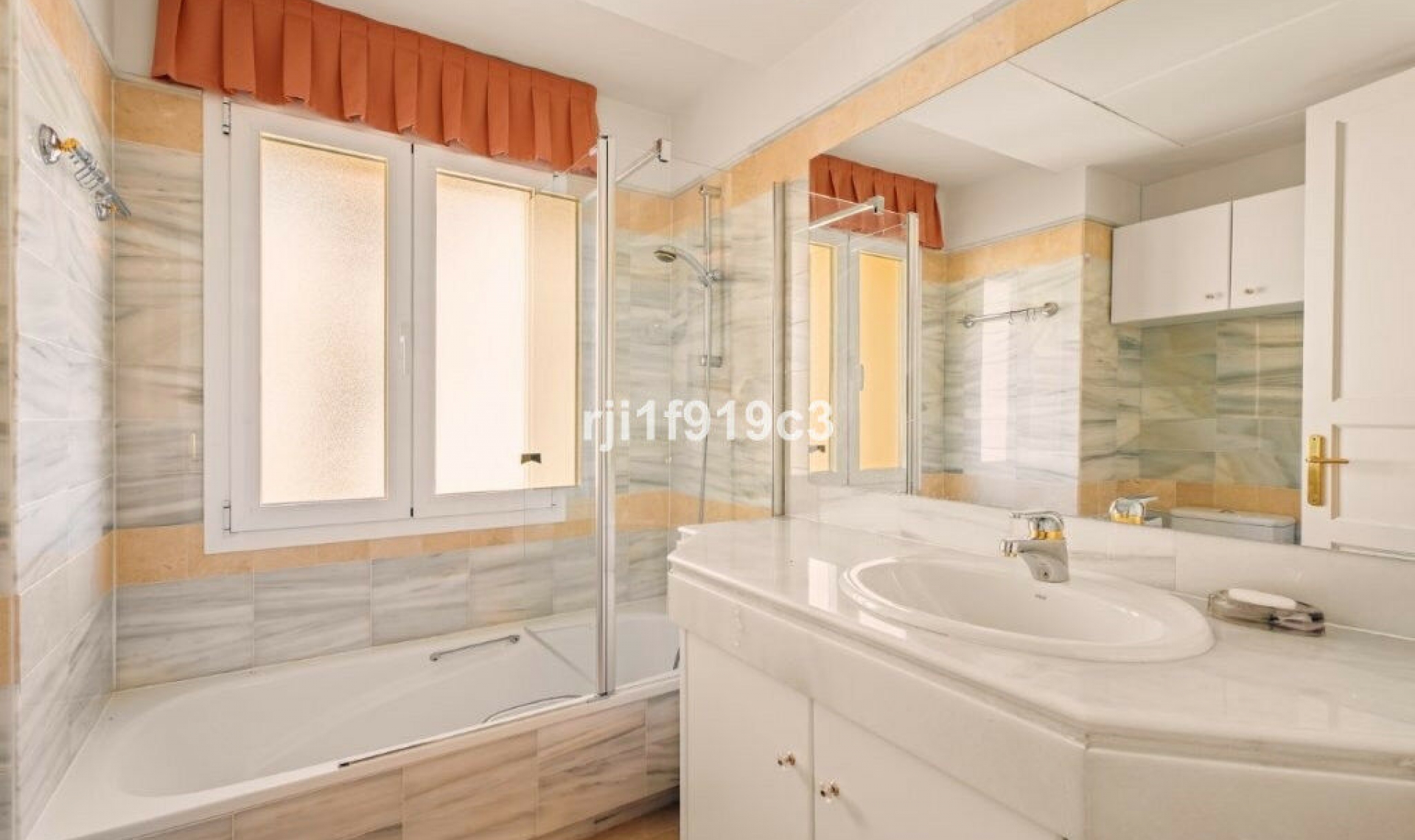 Resale - Apartment -
Elviria