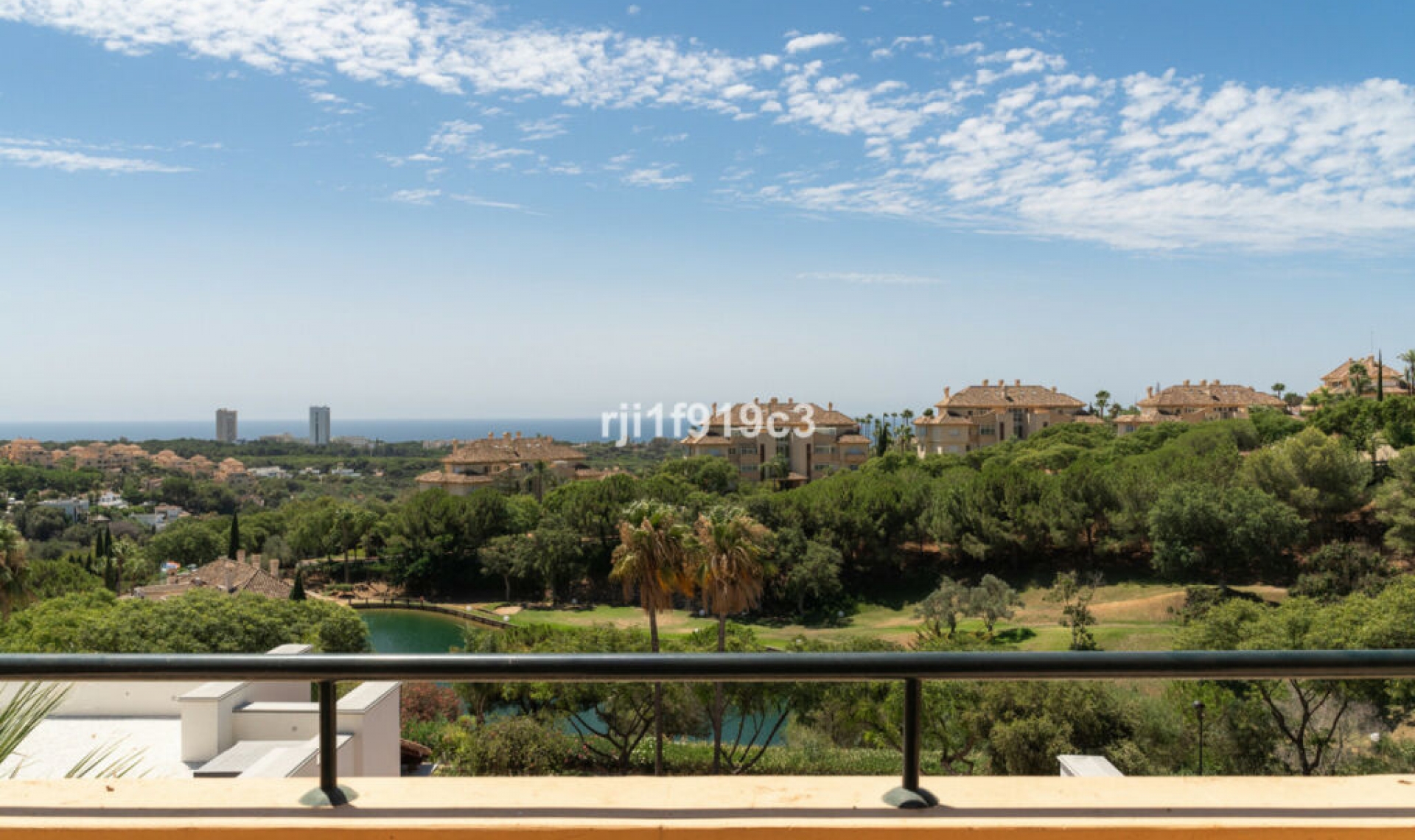 Resale - Apartment -
Elviria