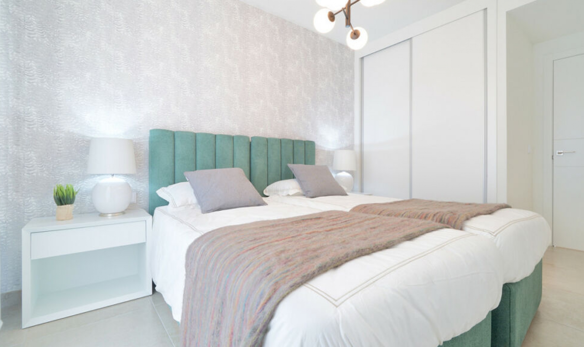 Resale - Apartment -
Estepona