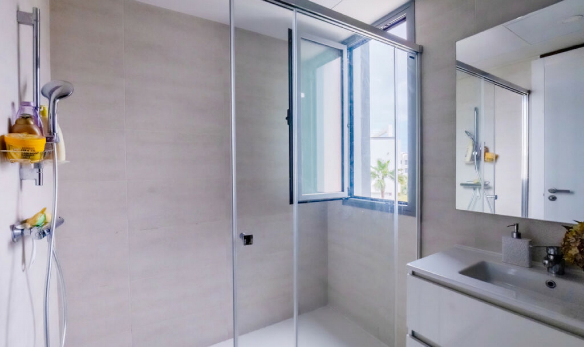 Resale - Apartment -
Estepona