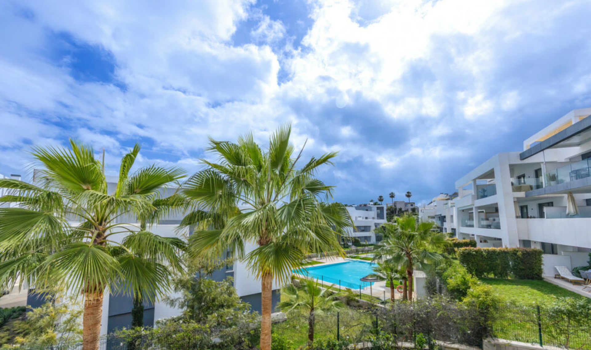 Resale - Apartment -
Estepona