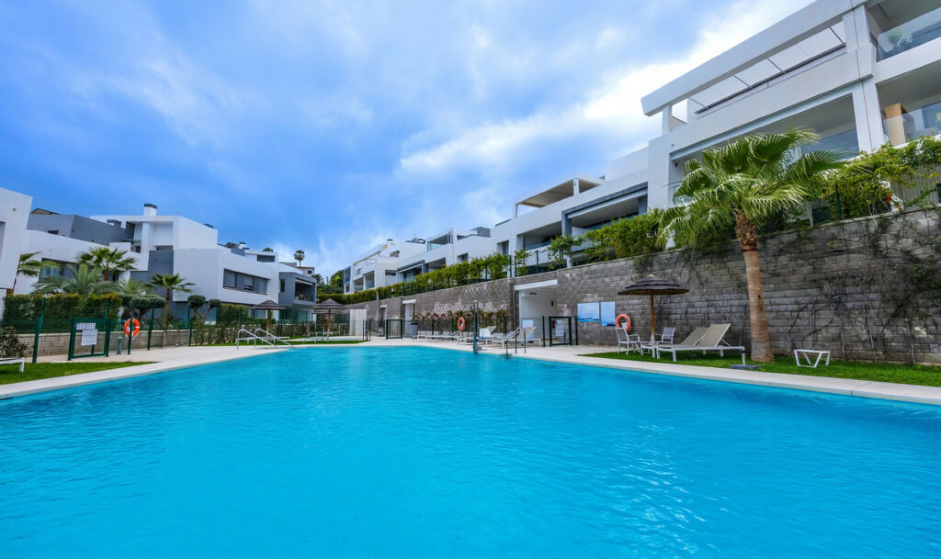 Resale - Apartment -
Estepona