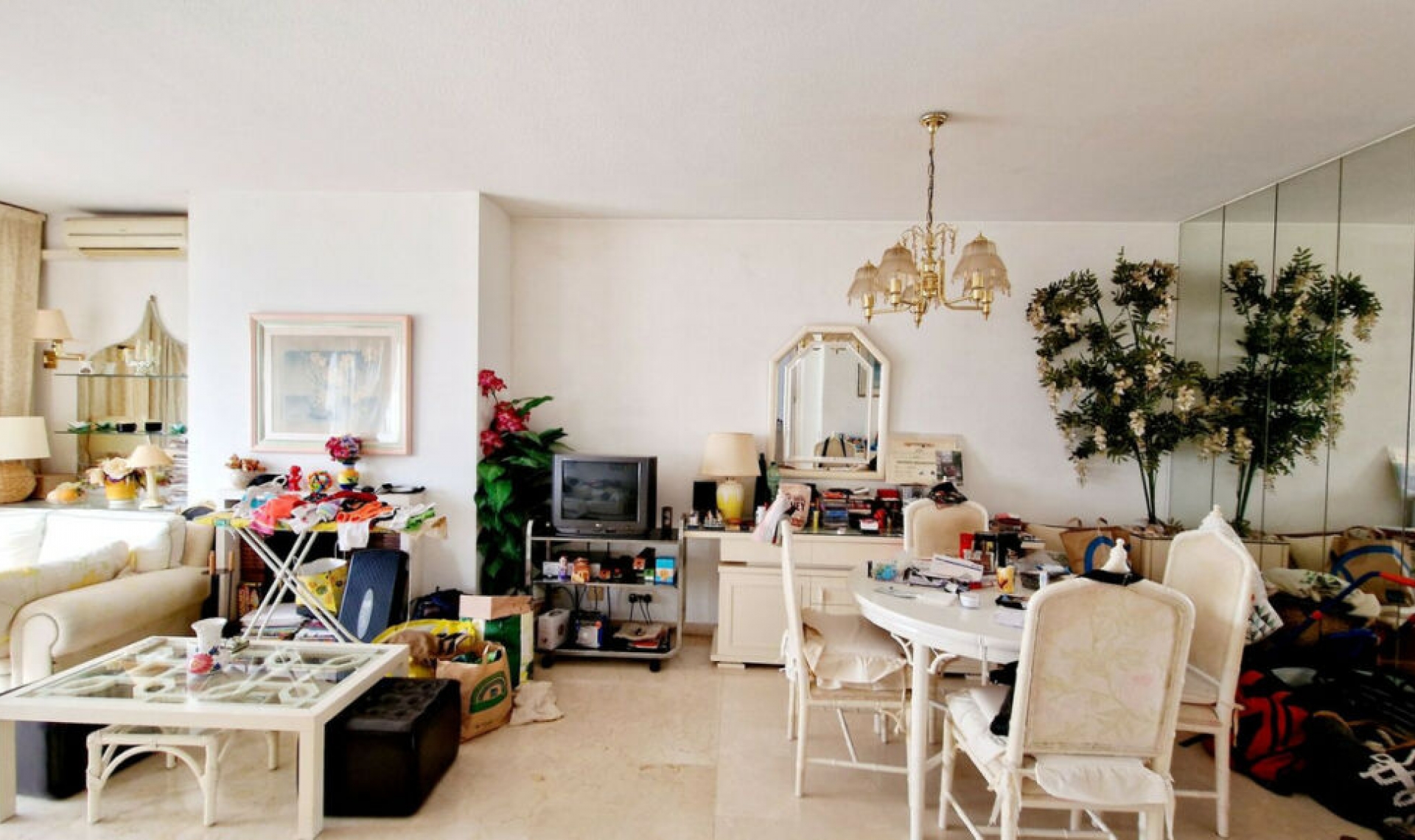 Resale - Apartment -
Estepona