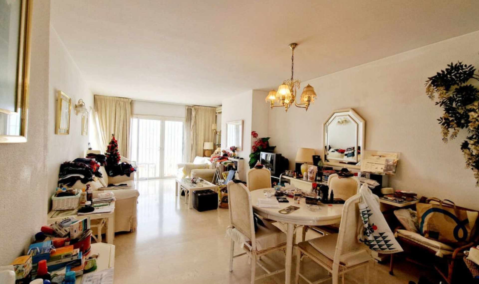 Resale - Apartment -
Estepona