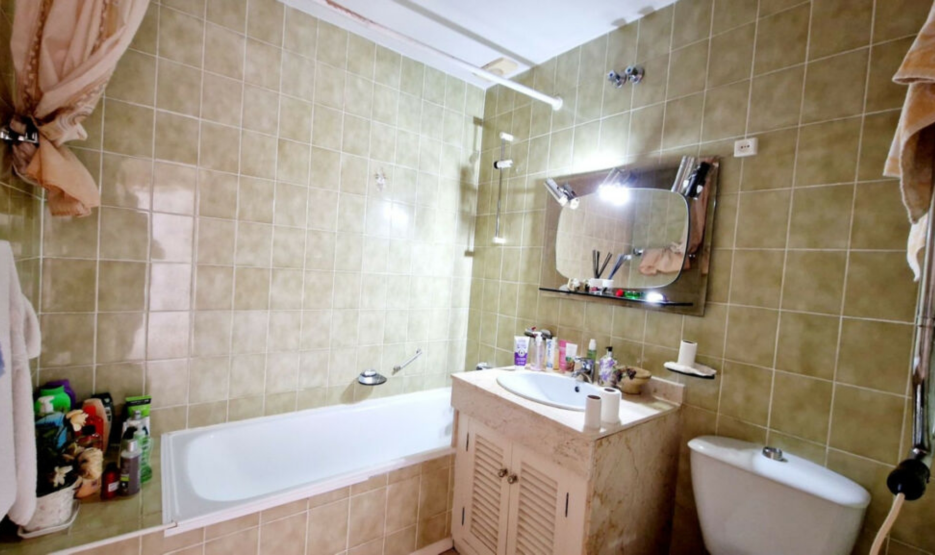 Resale - Apartment -
Estepona