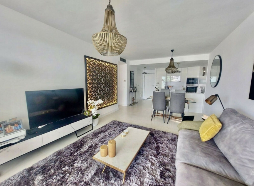 Resale - Apartment -
Estepona