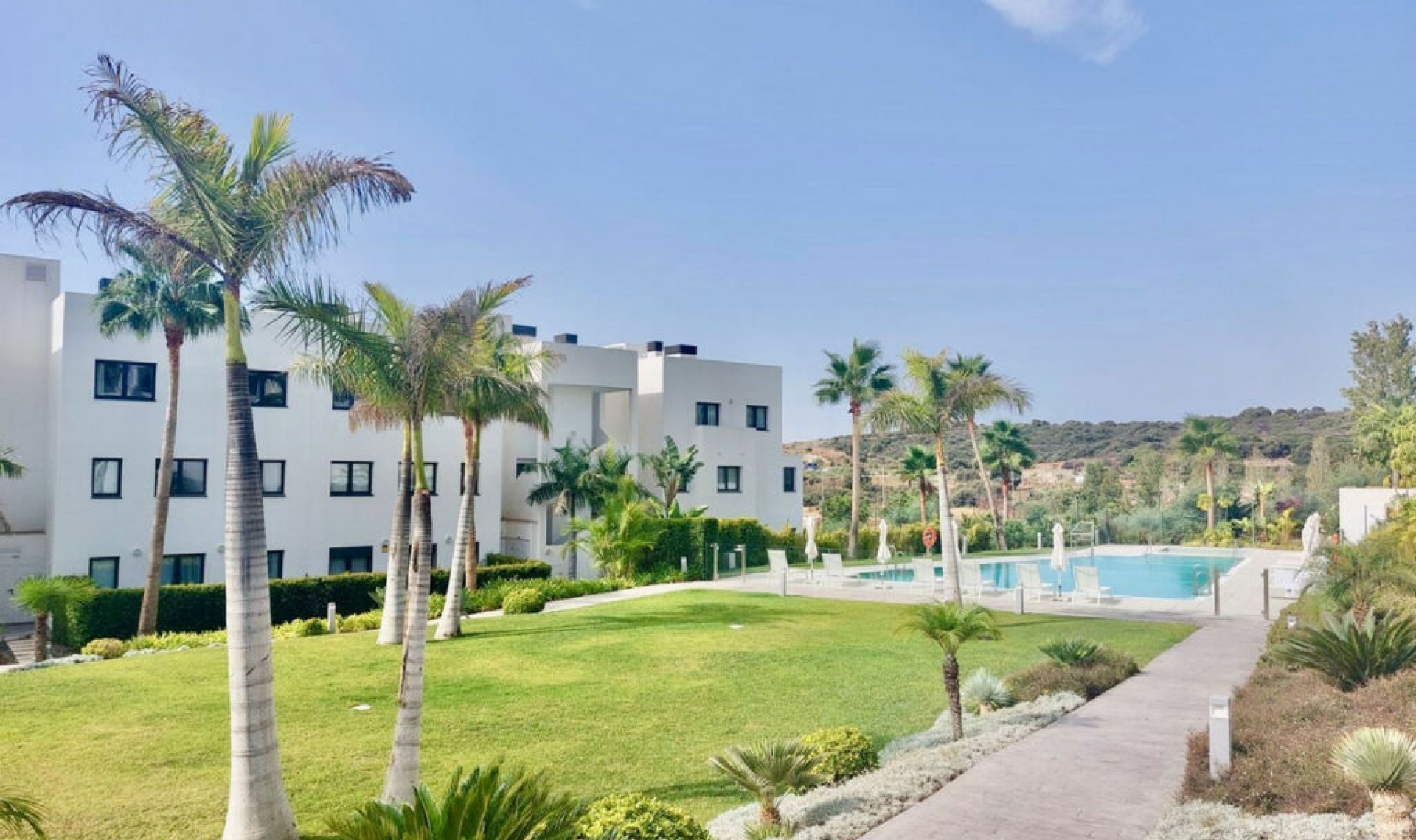 Resale - Apartment -
Estepona