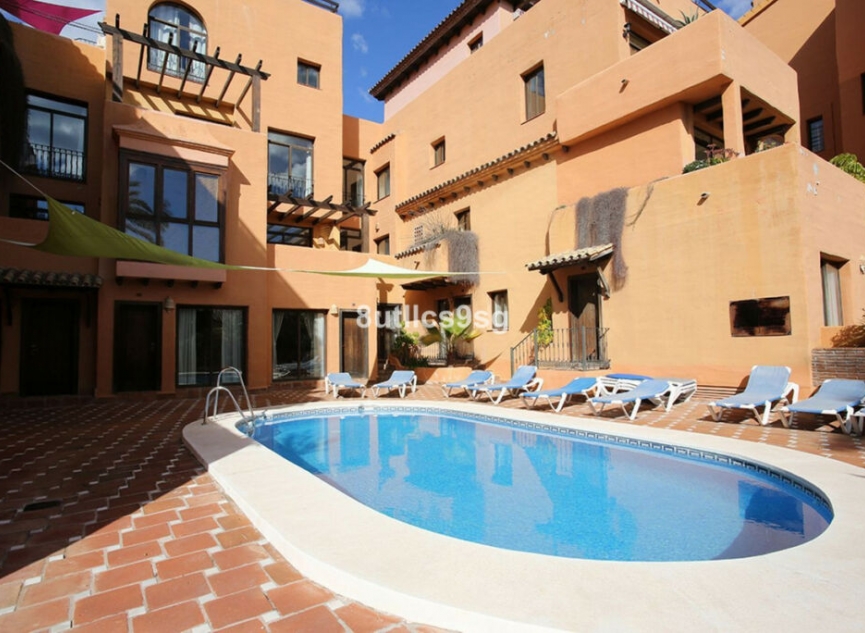 Resale - Apartment -
Estepona
