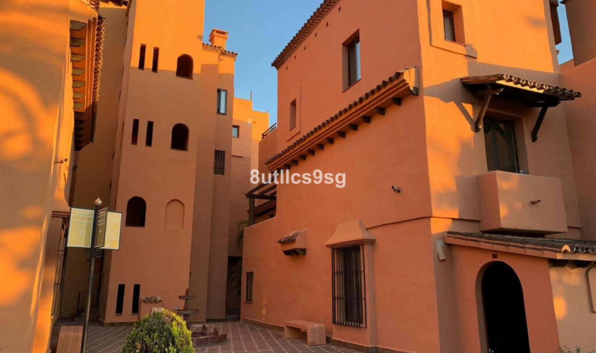 Resale - Apartment -
Estepona