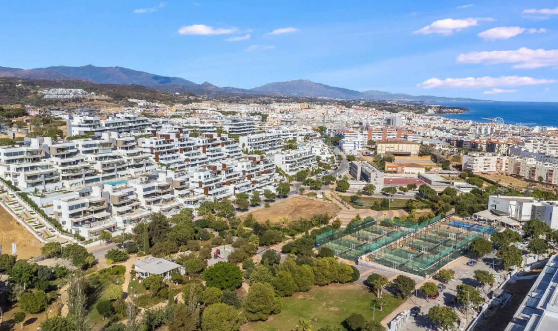 Resale - Apartment -
Estepona