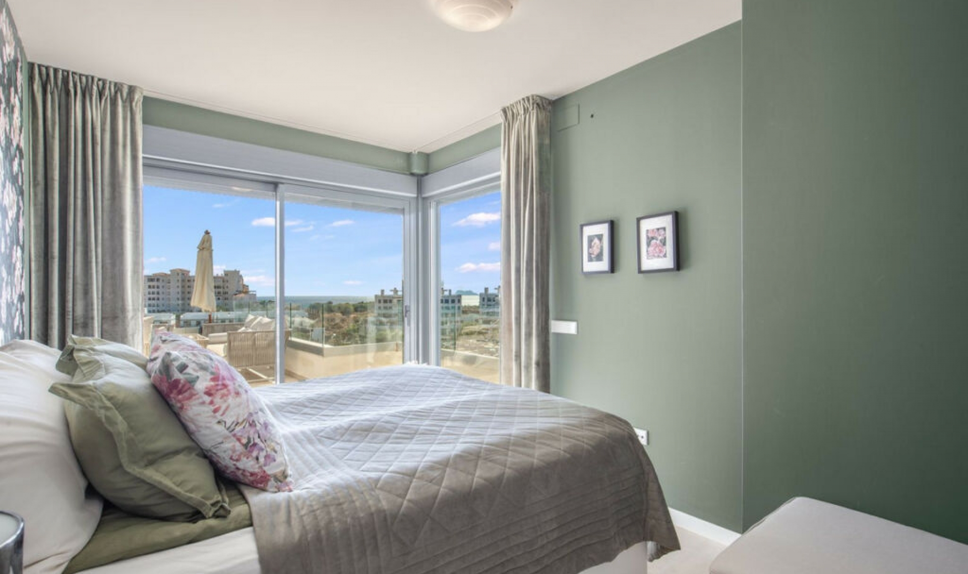 Resale - Apartment -
Estepona