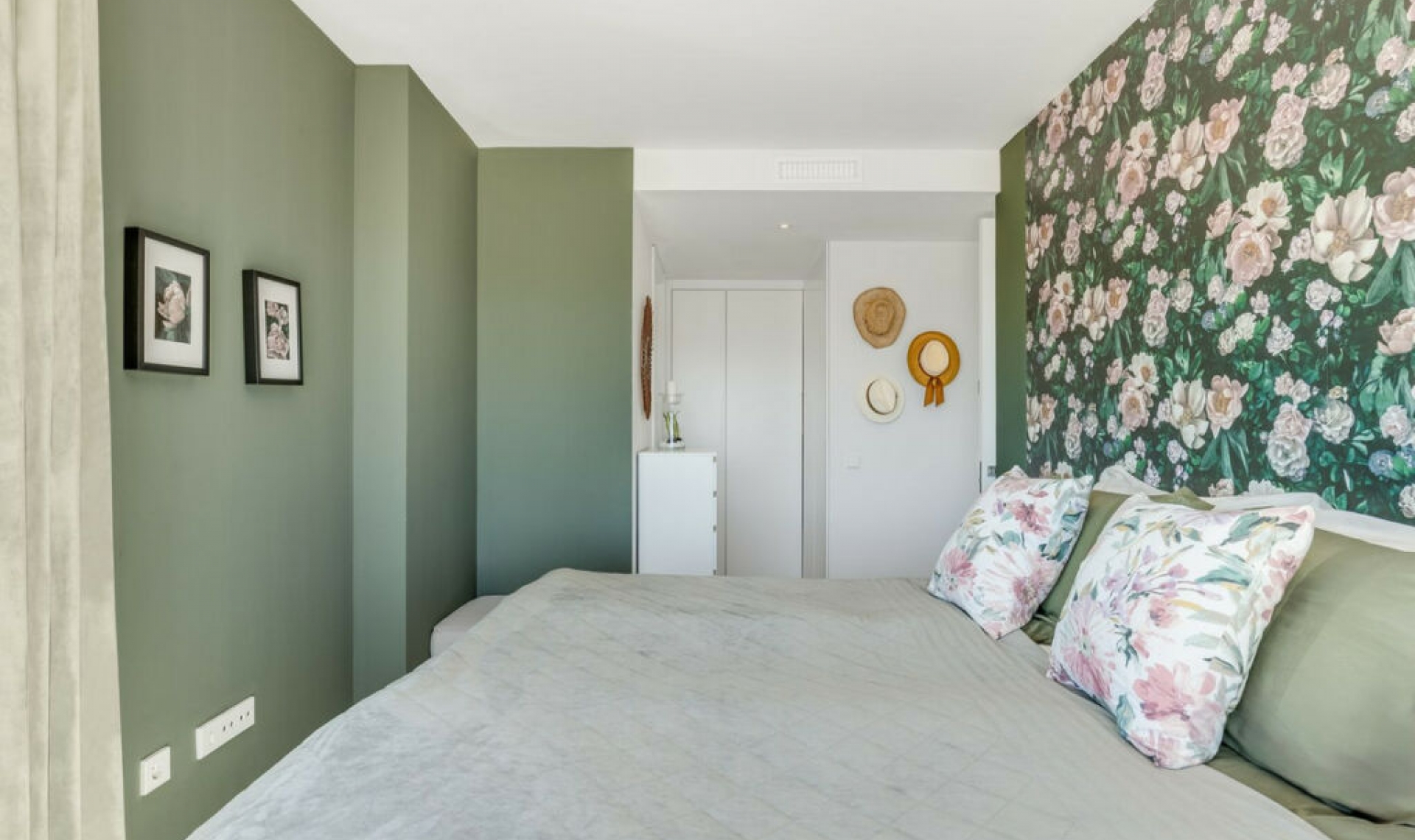 Resale - Apartment -
Estepona