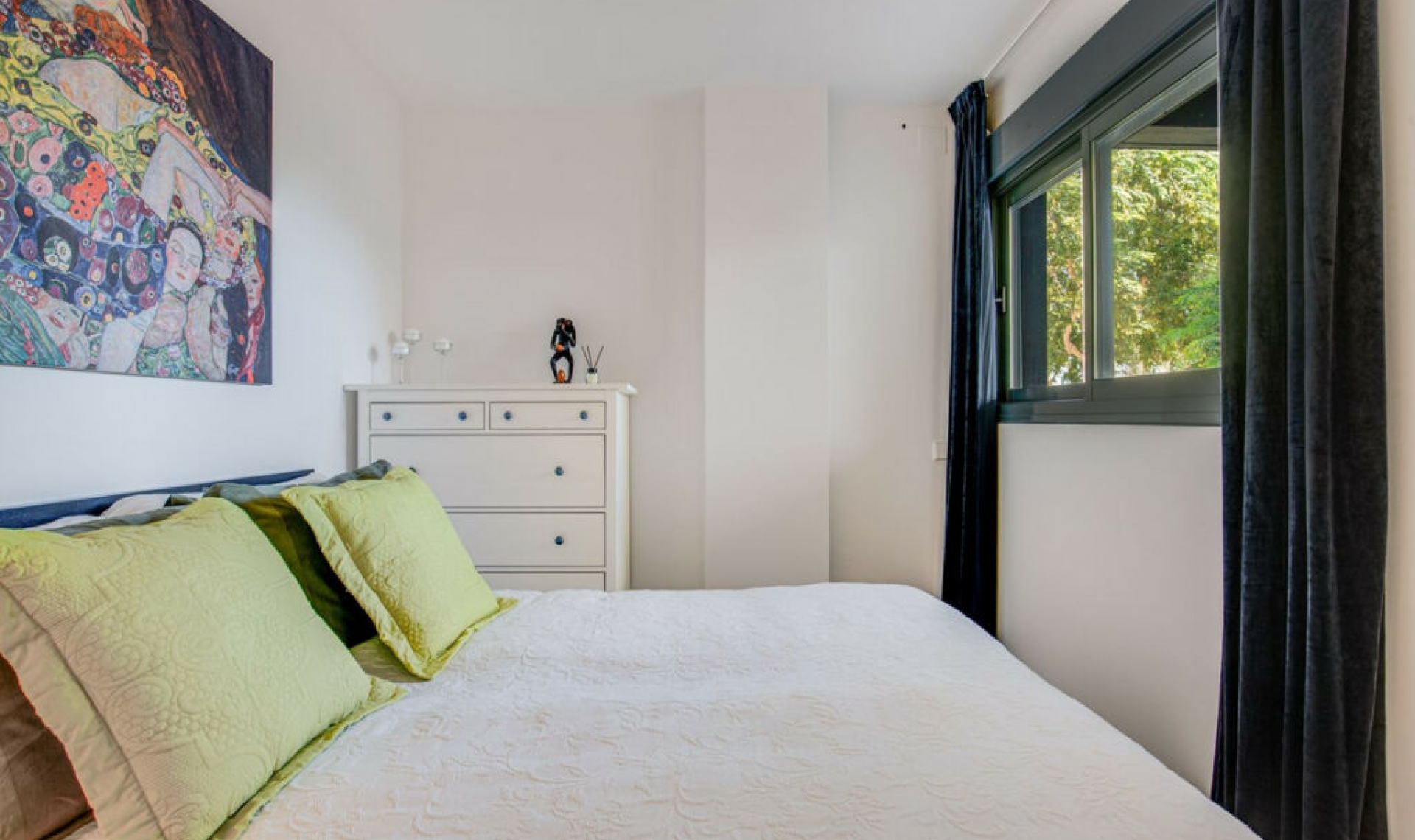 Resale - Apartment -
Estepona