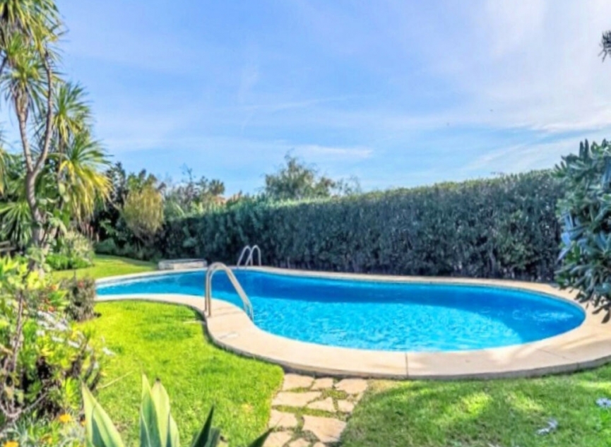 Resale - Apartment -
Estepona
