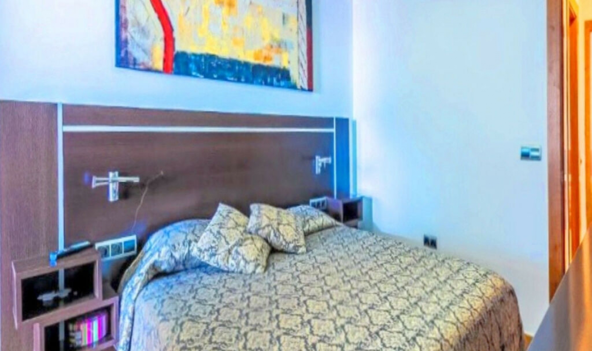 Resale - Apartment -
Estepona