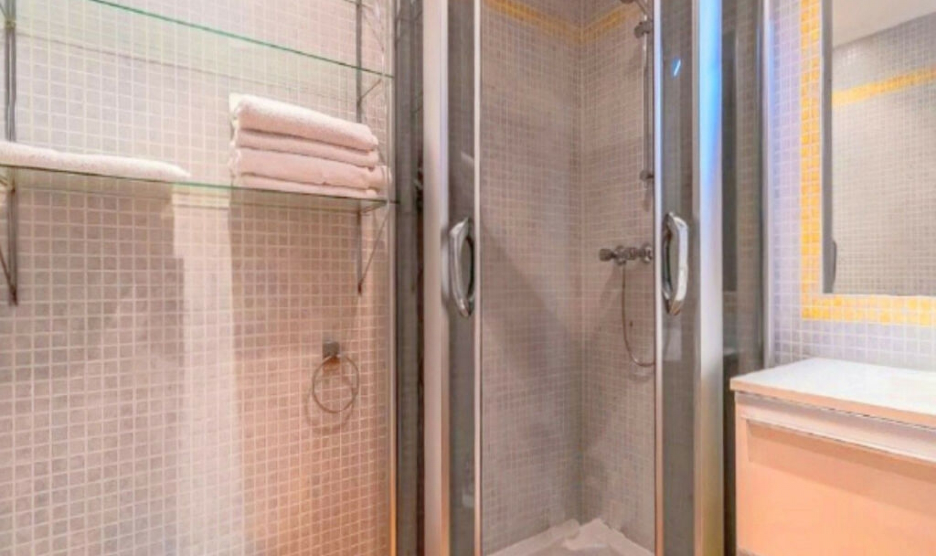 Resale - Apartment -
Estepona