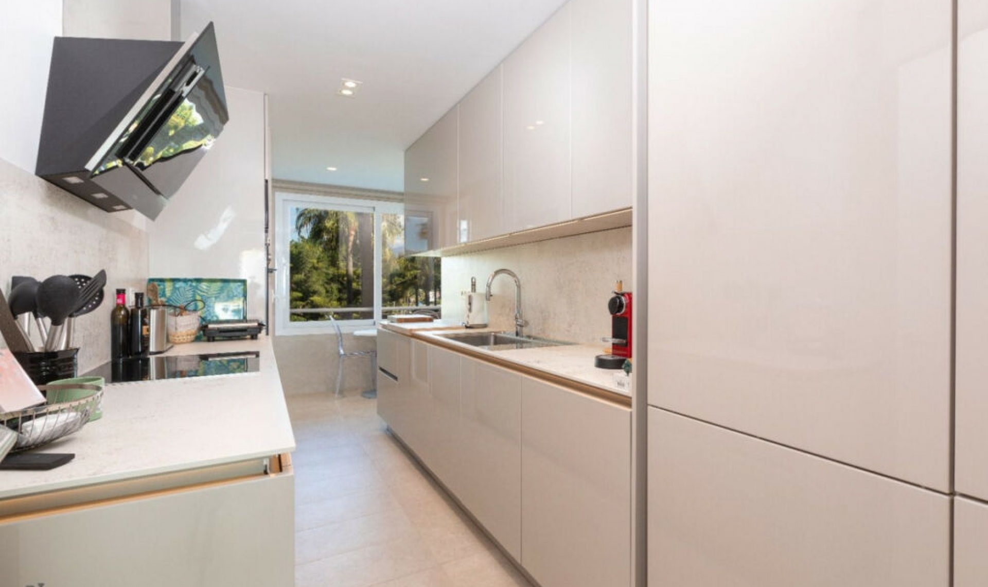 Resale - Apartment -
Estepona