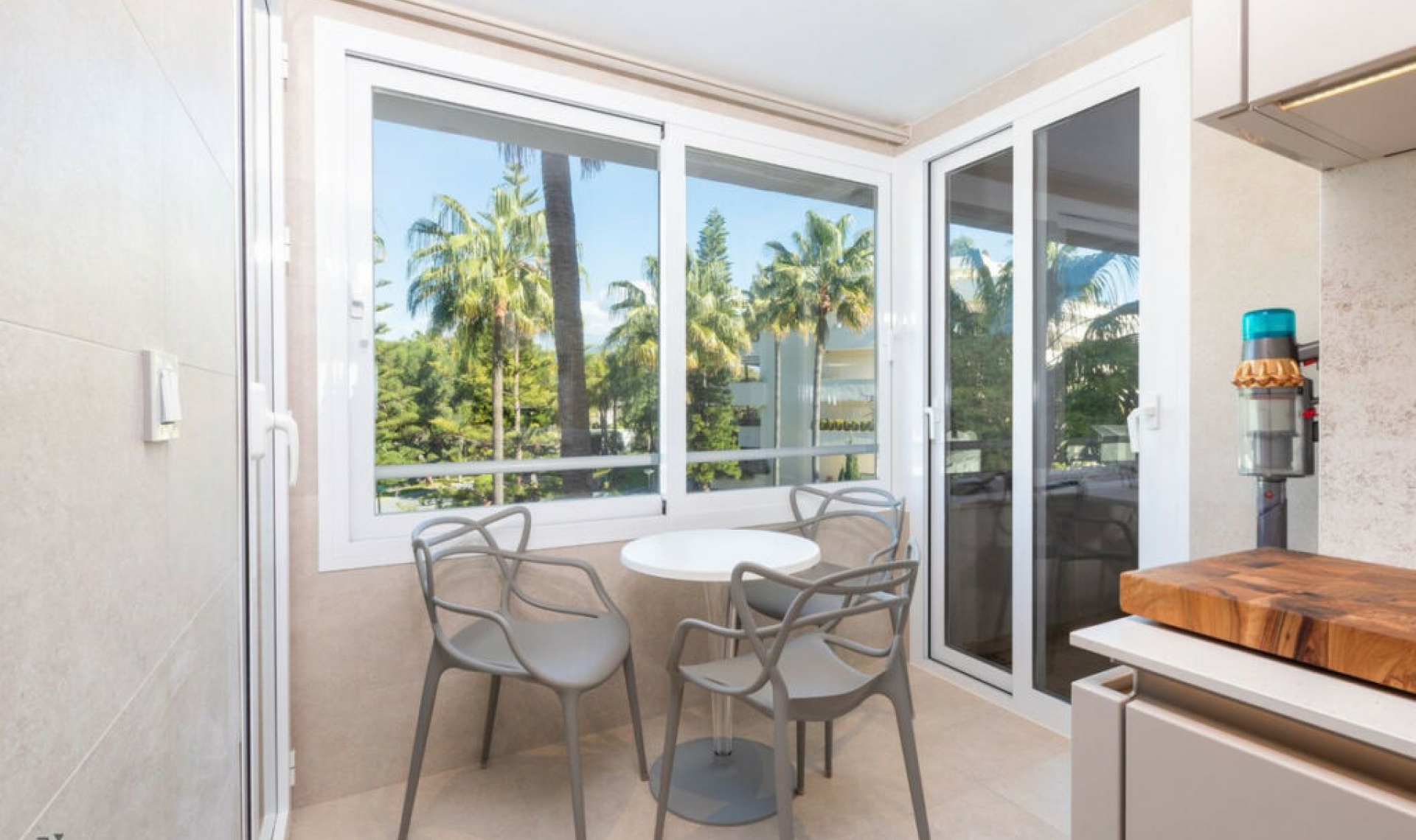 Resale - Apartment -
Estepona